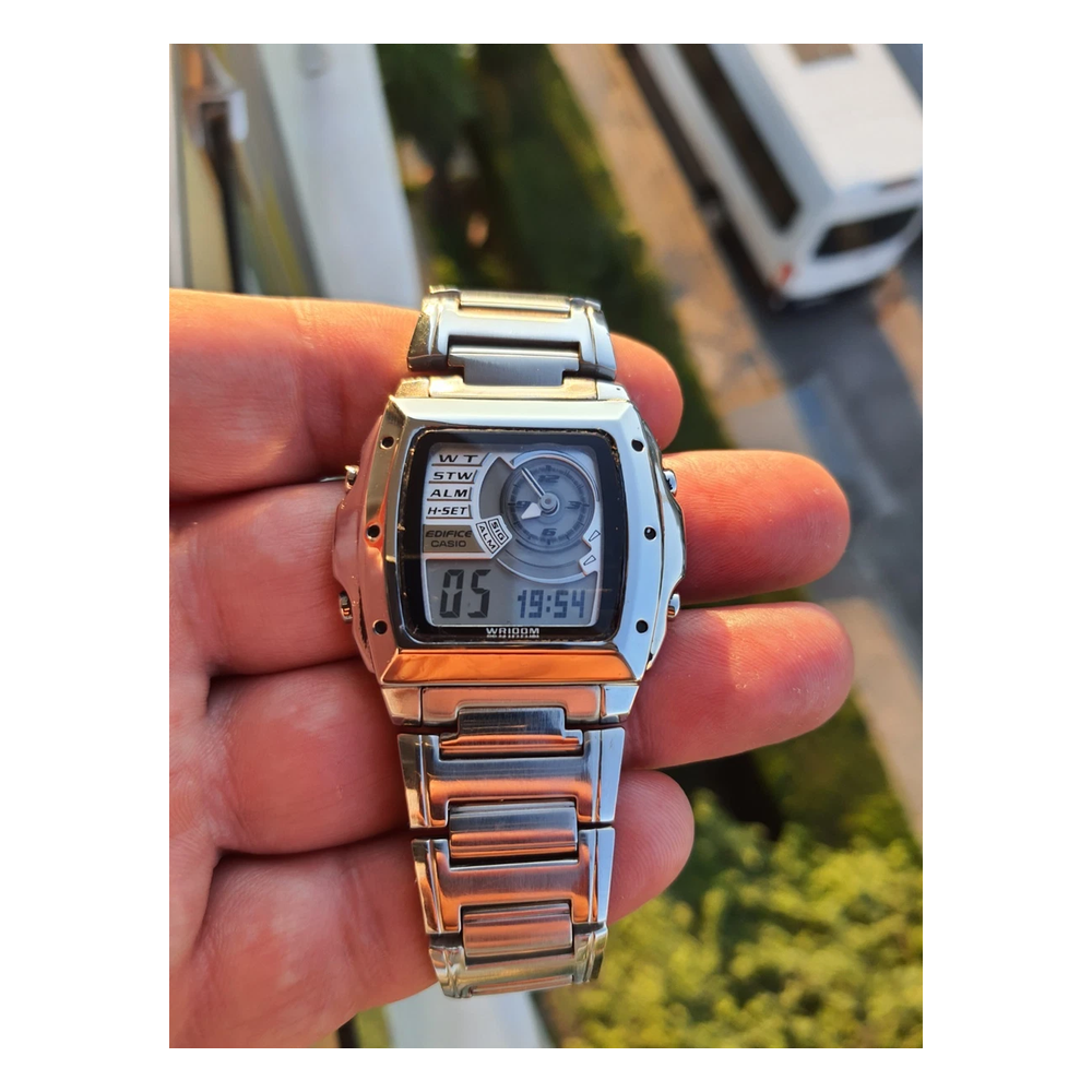 Edifice Analógico Negro de Hombre EFV-150DC-1A